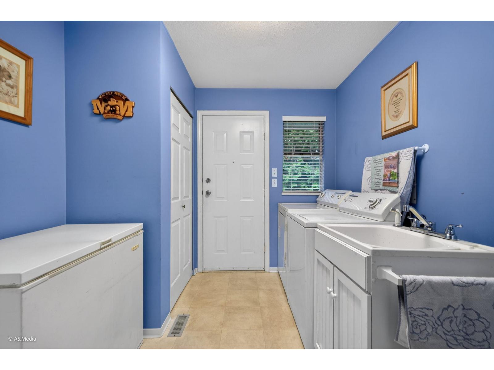 13747 63a Avenue, Surrey, British Columbia  V3X 1E6 - Photo 17 - R3074746