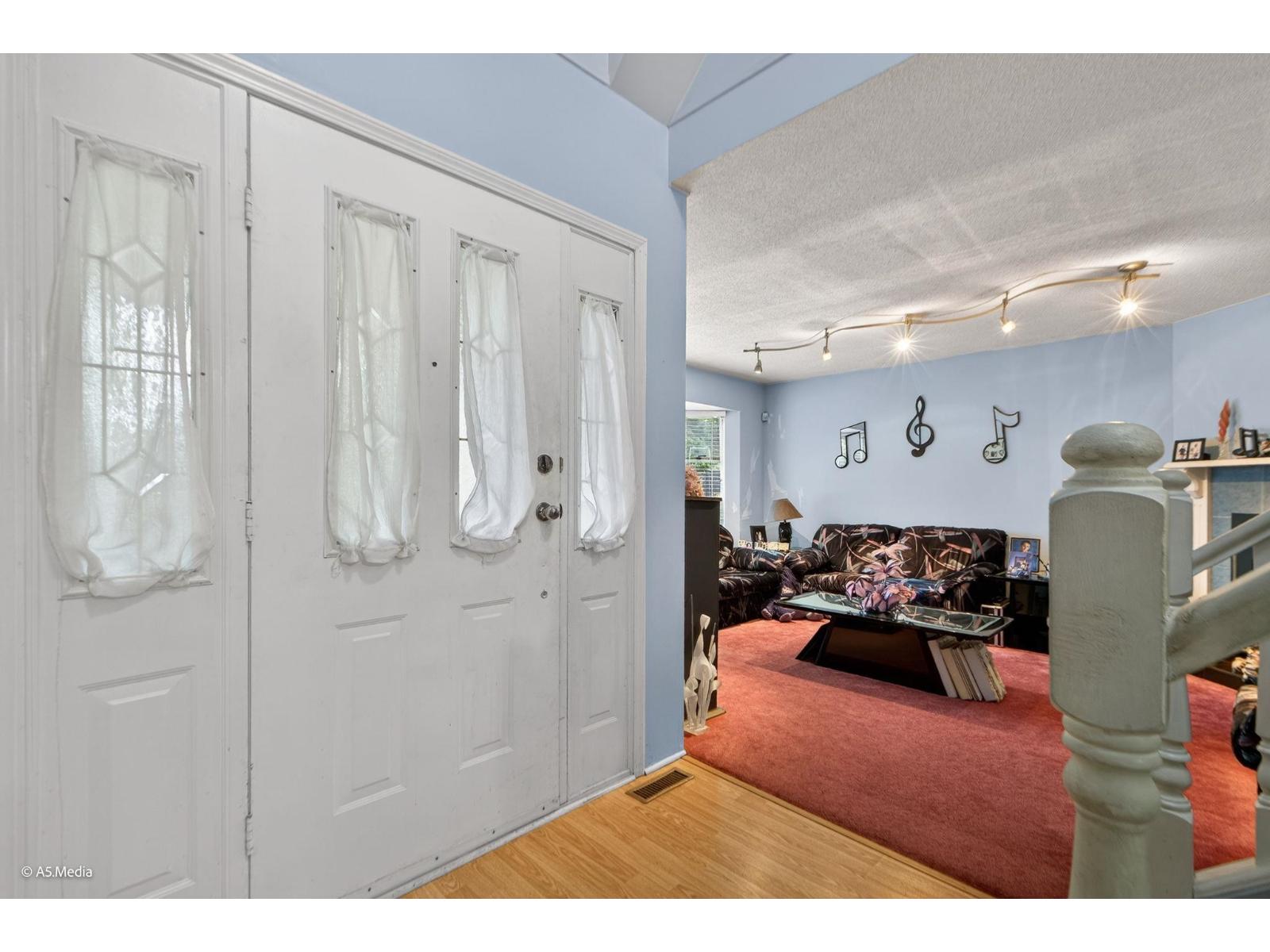 13747 63a Avenue, Surrey, British Columbia  V3X 1E6 - Photo 5 - R3074746