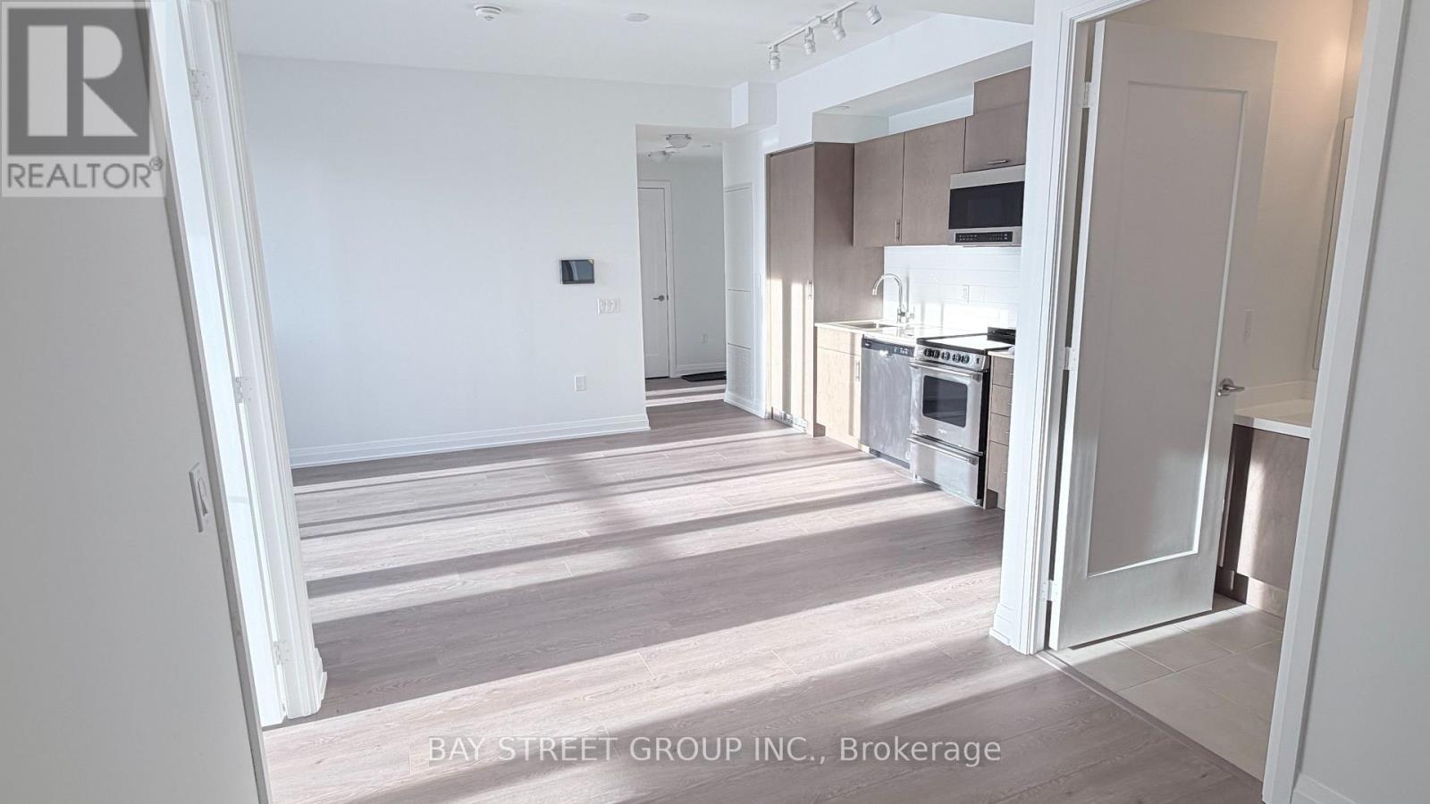 617 - 412 Silver Maple Road, Oakville, Ontario  L6H 6Z9 - Photo 6 - W12611544