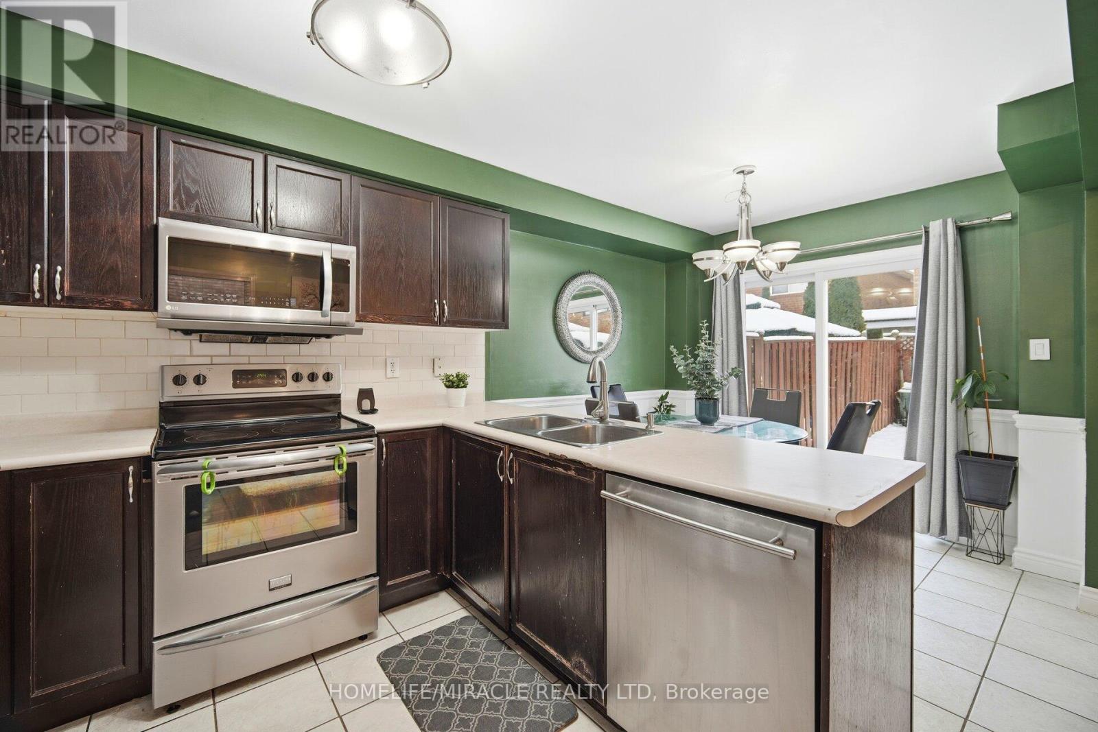 12 Hollingsworth Circle, Brampton, Ontario  L7A 0J7 - Photo 14 - W12649722