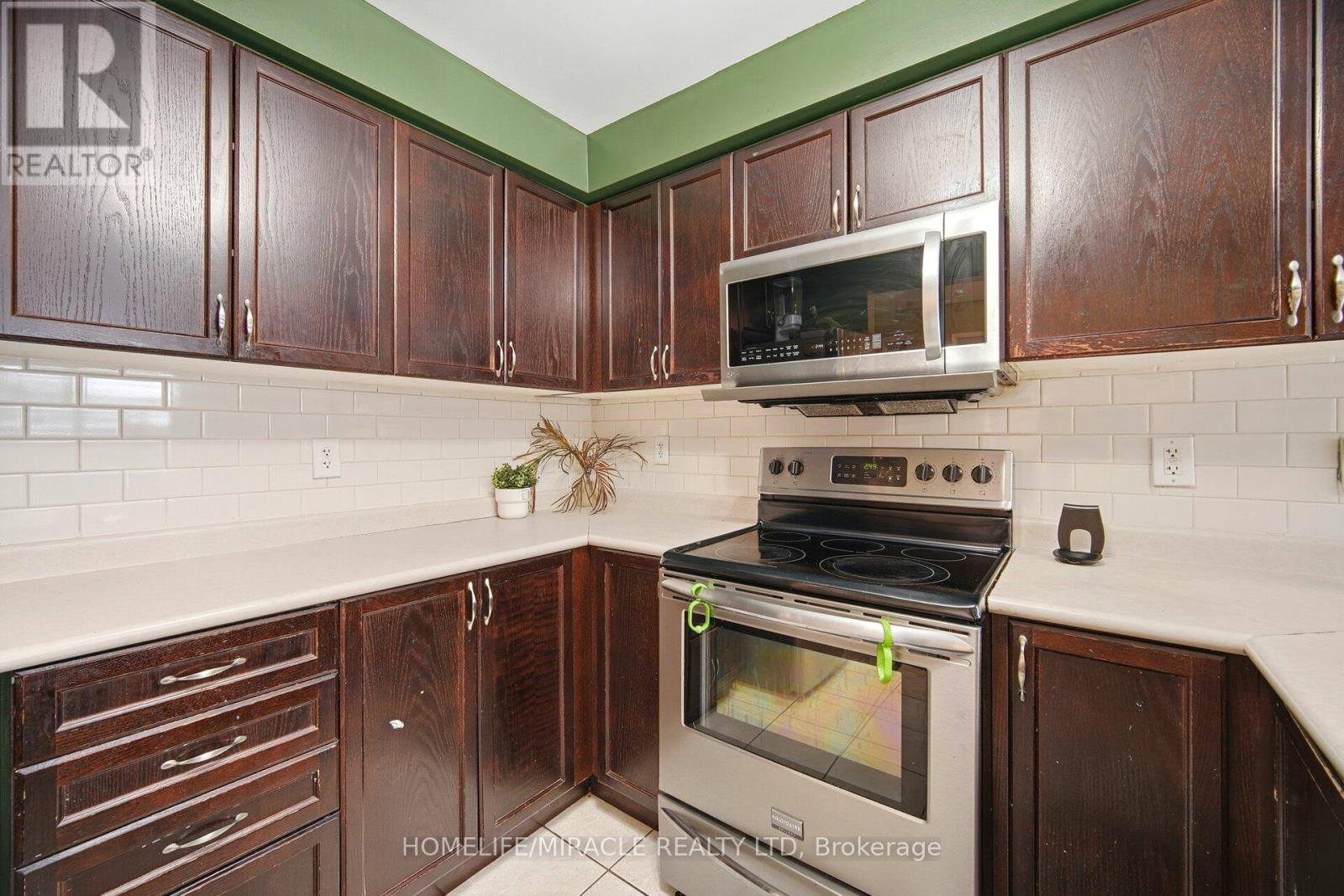 12 Hollingsworth Circle, Brampton, Ontario  L7A 0J7 - Photo 15 - W12649722