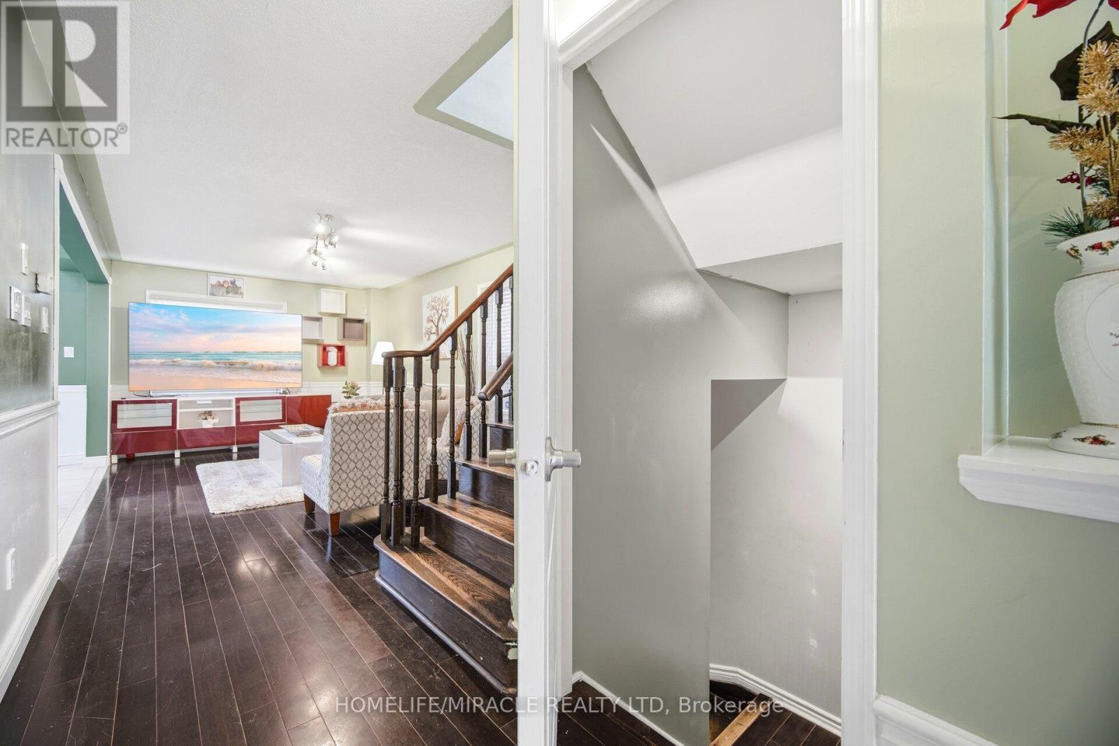 12 Hollingsworth Circle, Brampton, Ontario  L7A 0J7 - Photo 19 - W12649722