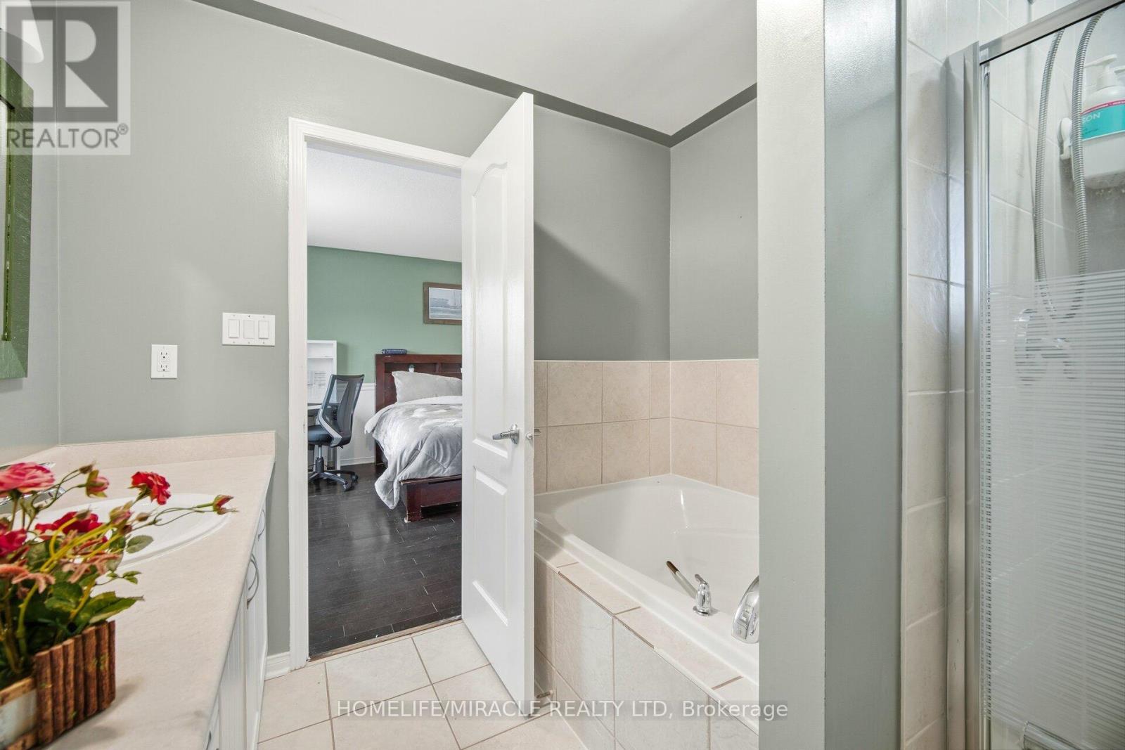 12 Hollingsworth Circle, Brampton, Ontario  L7A 0J7 - Photo 24 - W12649722