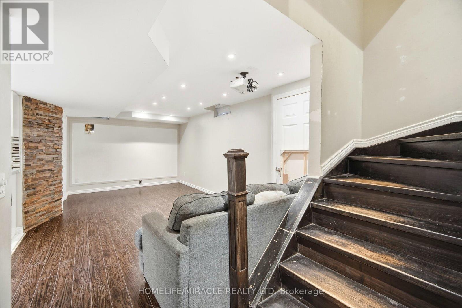 12 Hollingsworth Circle, Brampton, Ontario  L7A 0J7 - Photo 31 - W12649722