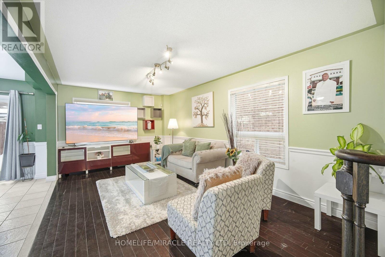 12 Hollingsworth Circle, Brampton, Ontario  L7A 0J7 - Photo 7 - W12649722