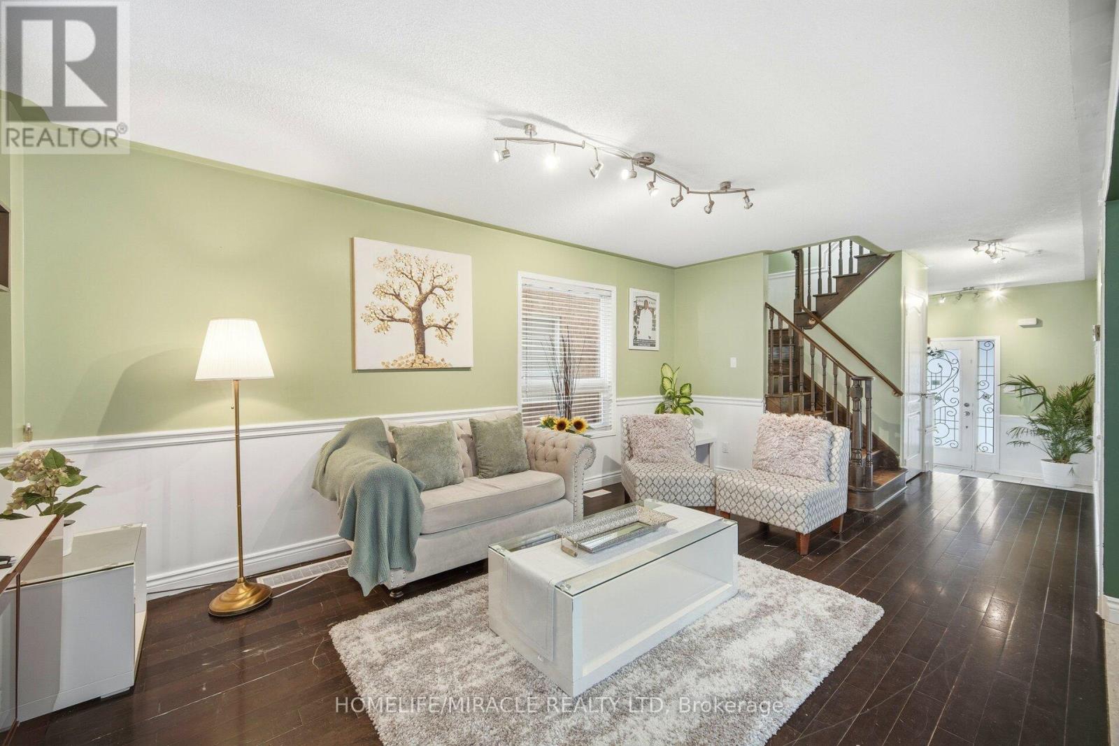 12 Hollingsworth Circle, Brampton, Ontario  L7A 0J7 - Photo 8 - W12649722