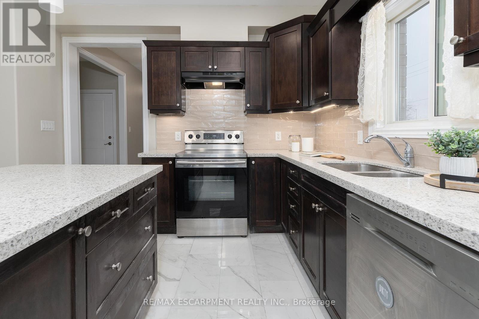 6 Laurent Avenue, Welland, Ontario  L3B 0E2 - Photo 9 - X12649716