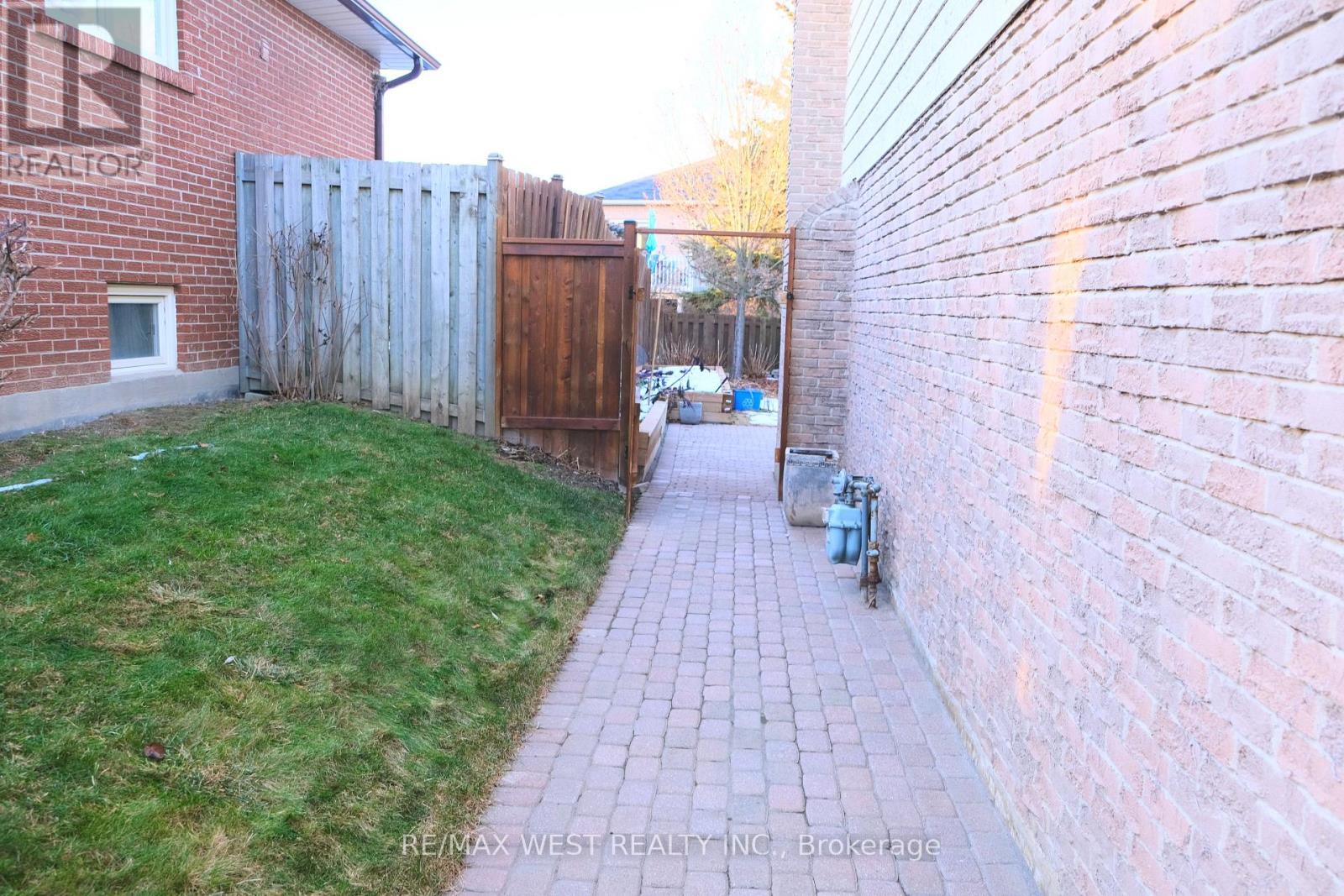 Bsmt - 244 Darcy Street, Oshawa (Centennial), Ontario  L1G 3B8 - Photo 2 - E12643312