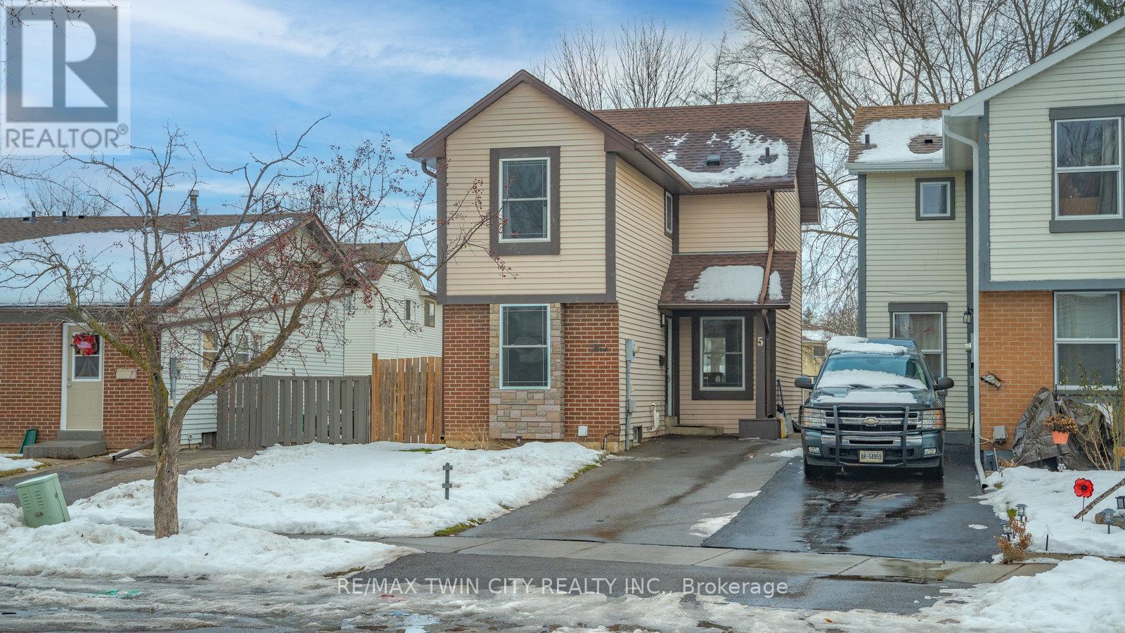 5 ENFIELD CRESCENT, Brantford, Ontario