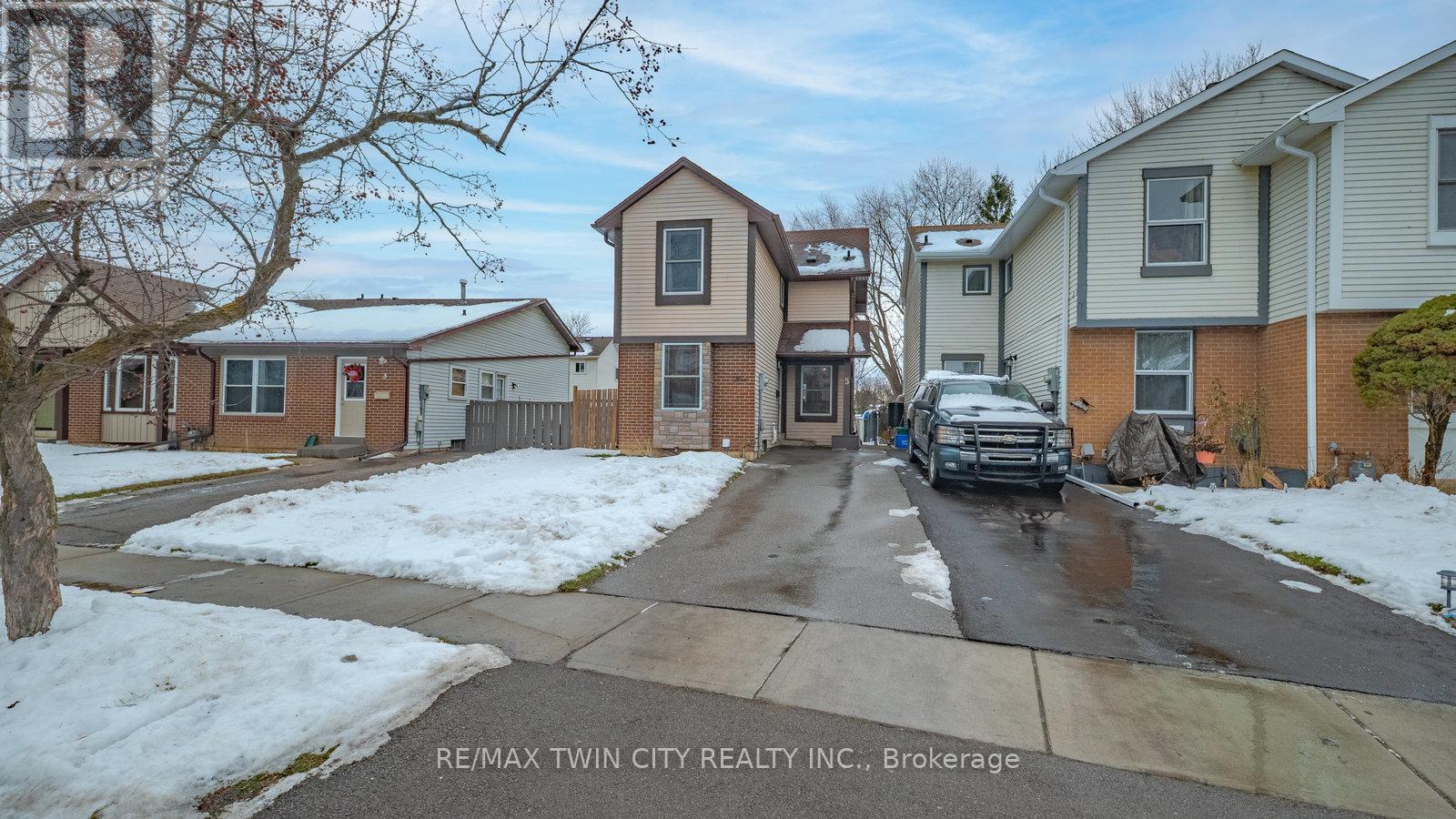 5 Enfield Crescent, Brantford, Ontario  N3P 1B3 - Photo 2 - X12649730