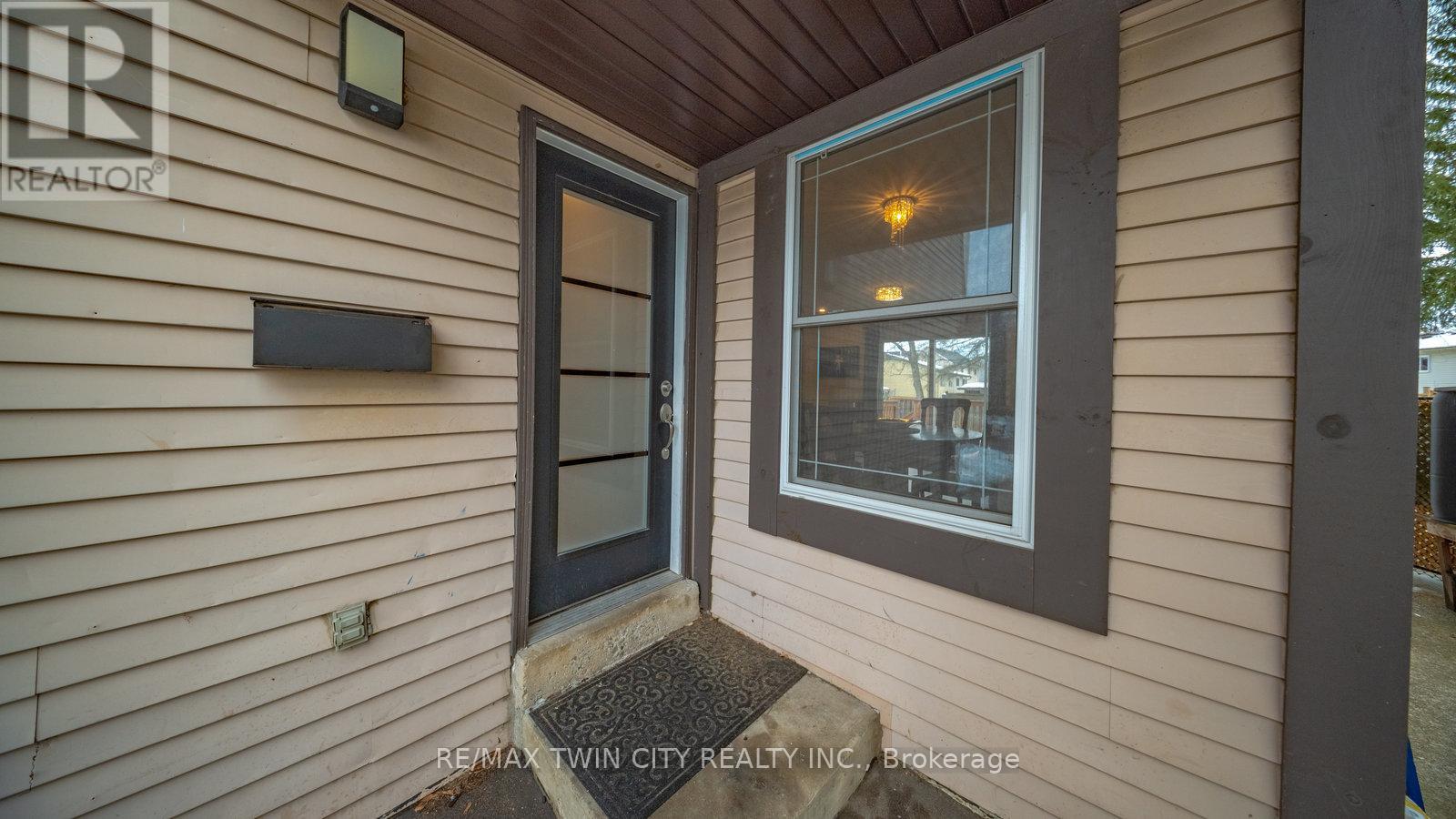 5 Enfield Crescent, Brantford, Ontario  N3P 1B3 - Photo 4 - X12649730