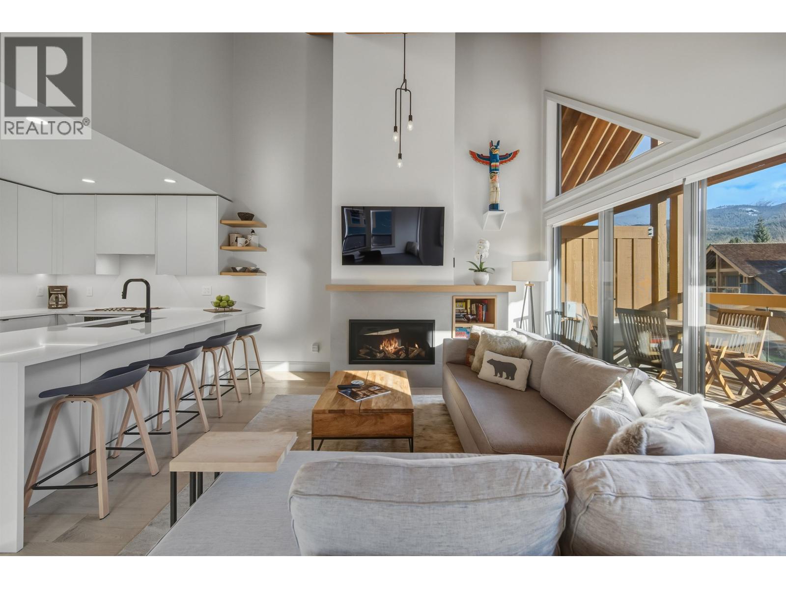 4813 Casabella Crescent, Whistler, British Columbia  V8E 0Z4 - Photo 3 - R3074947