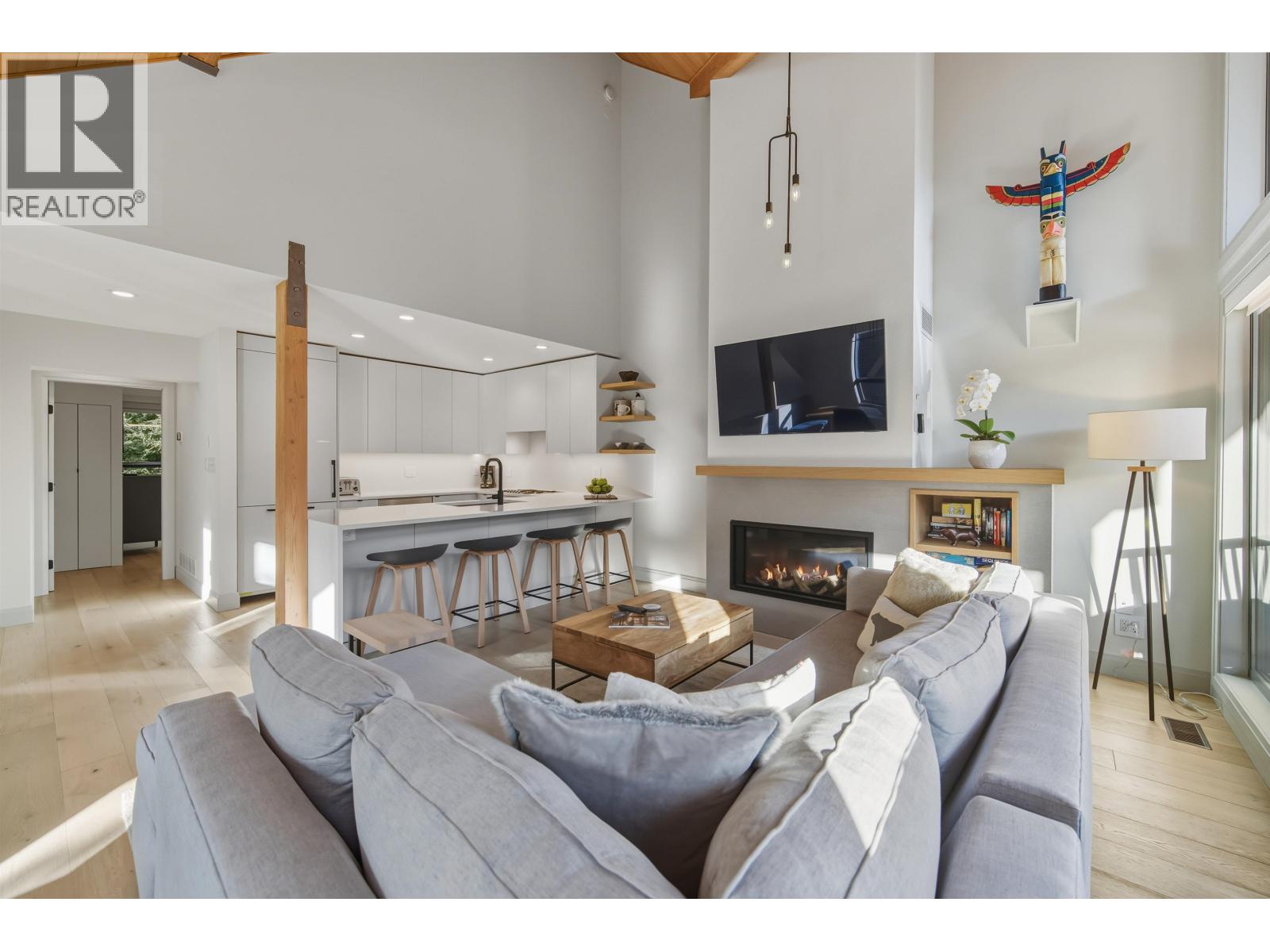 4813 Casabella Crescent, Whistler, British Columbia  V8E 0Z4 - Photo 4 - R3074947