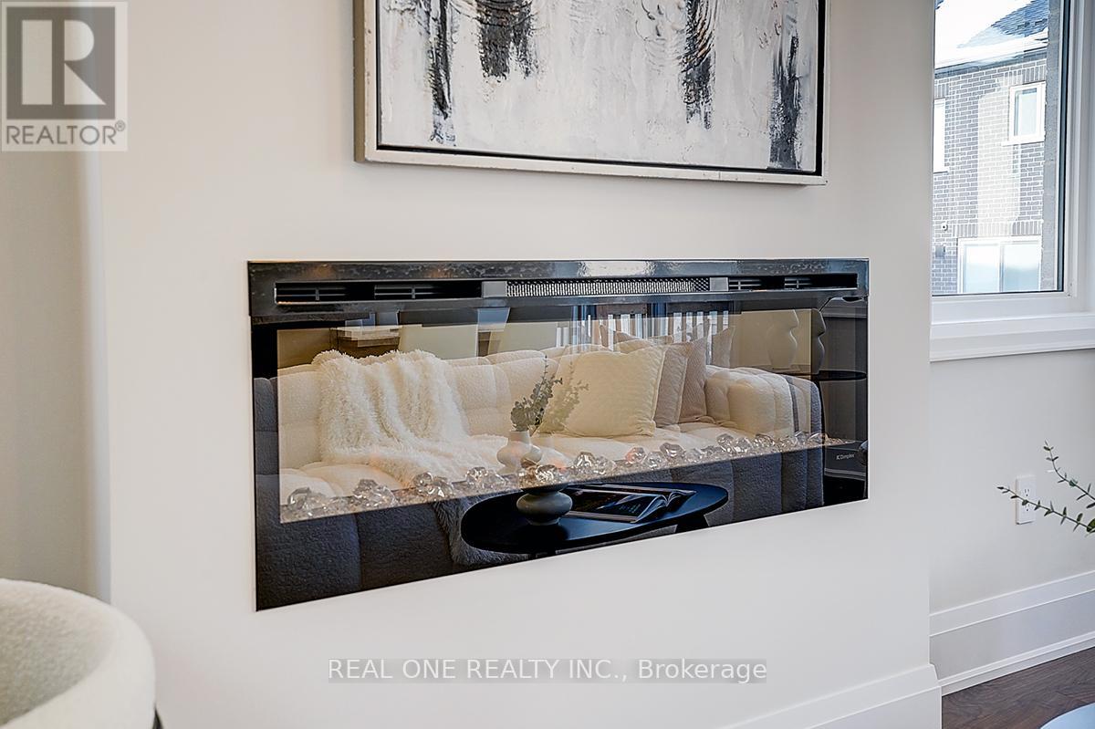 18 Mace Avenue, Richmond Hill, Ontario  L4E 1K8 - Photo 7 - N12649768