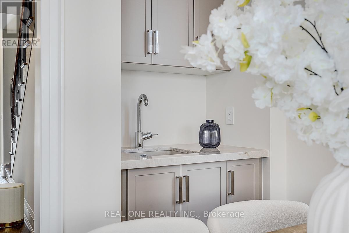 18 Mace Avenue, Richmond Hill, Ontario  L4E 1K8 - Photo 9 - N12649768