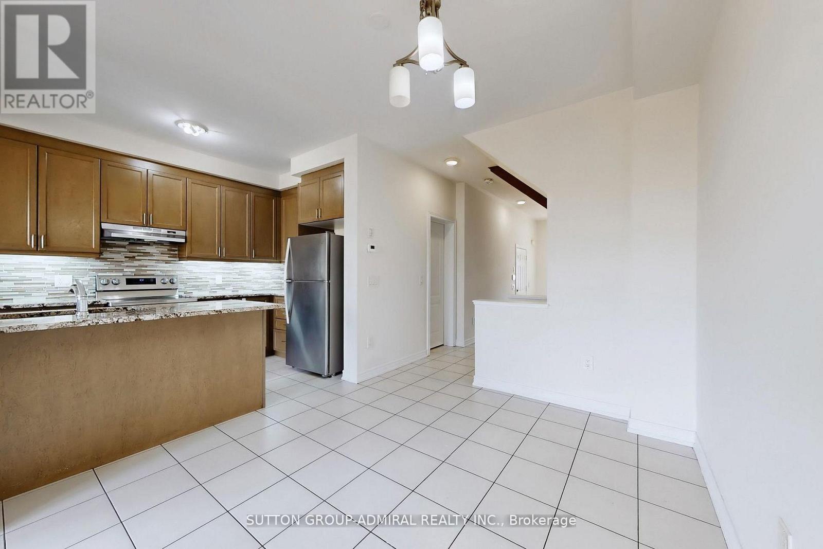 74 Davenfield Circle, Brampton, Ontario  L6P 4M2 - Photo 10 - W12649770