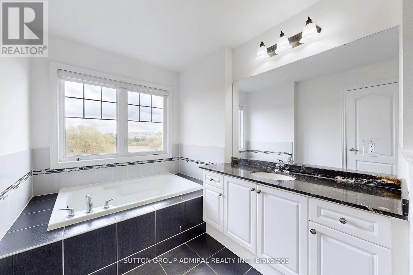 74 Davenfield Circle, Brampton, Ontario  L6P 4M2 - Photo 27 - W12649770