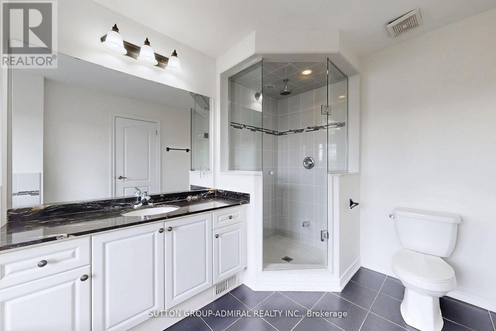 74 Davenfield Circle, Brampton, Ontario  L6P 4M2 - Photo 28 - W12649770