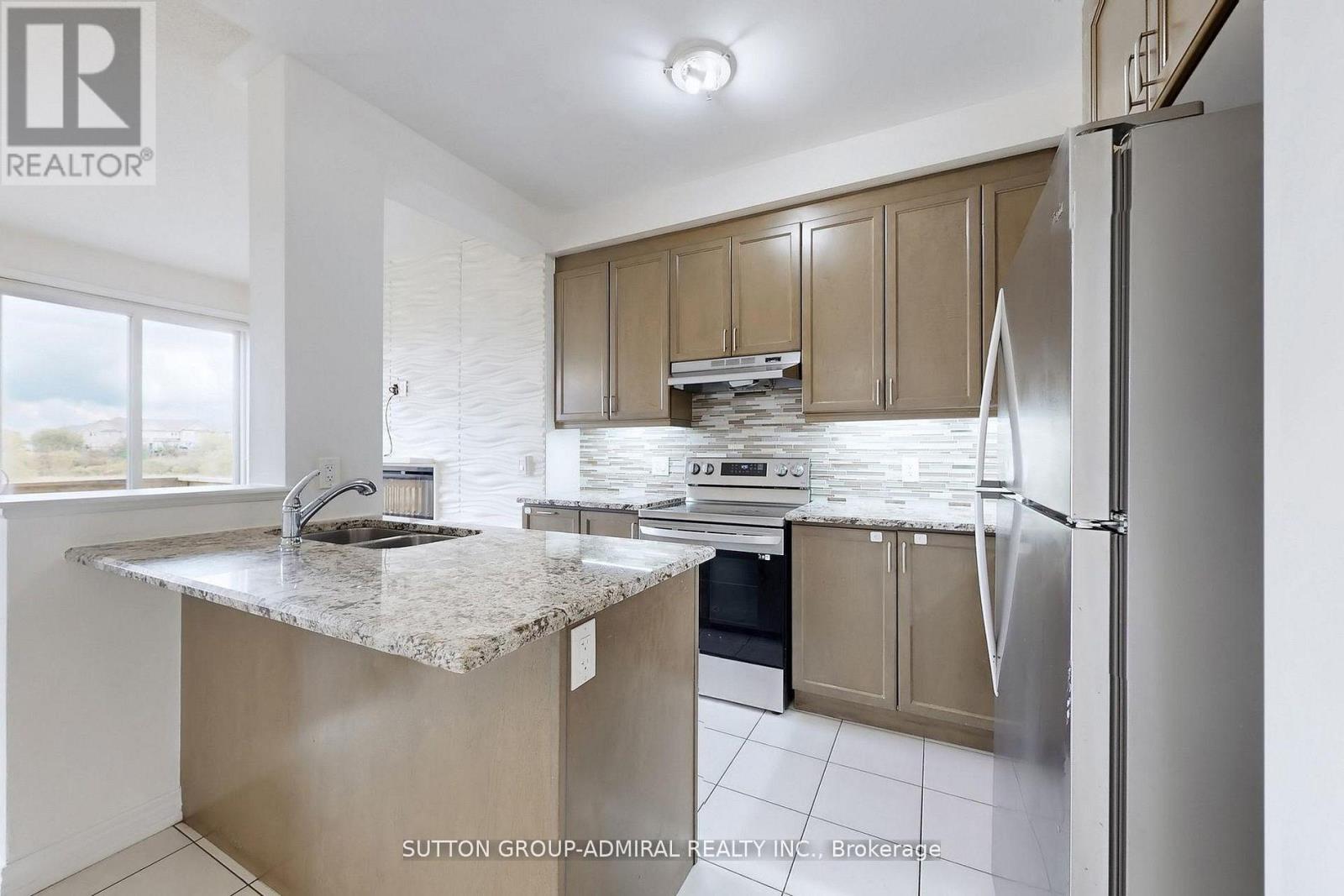 74 Davenfield Circle, Brampton, Ontario  L6P 4M2 - Photo 6 - W12649770