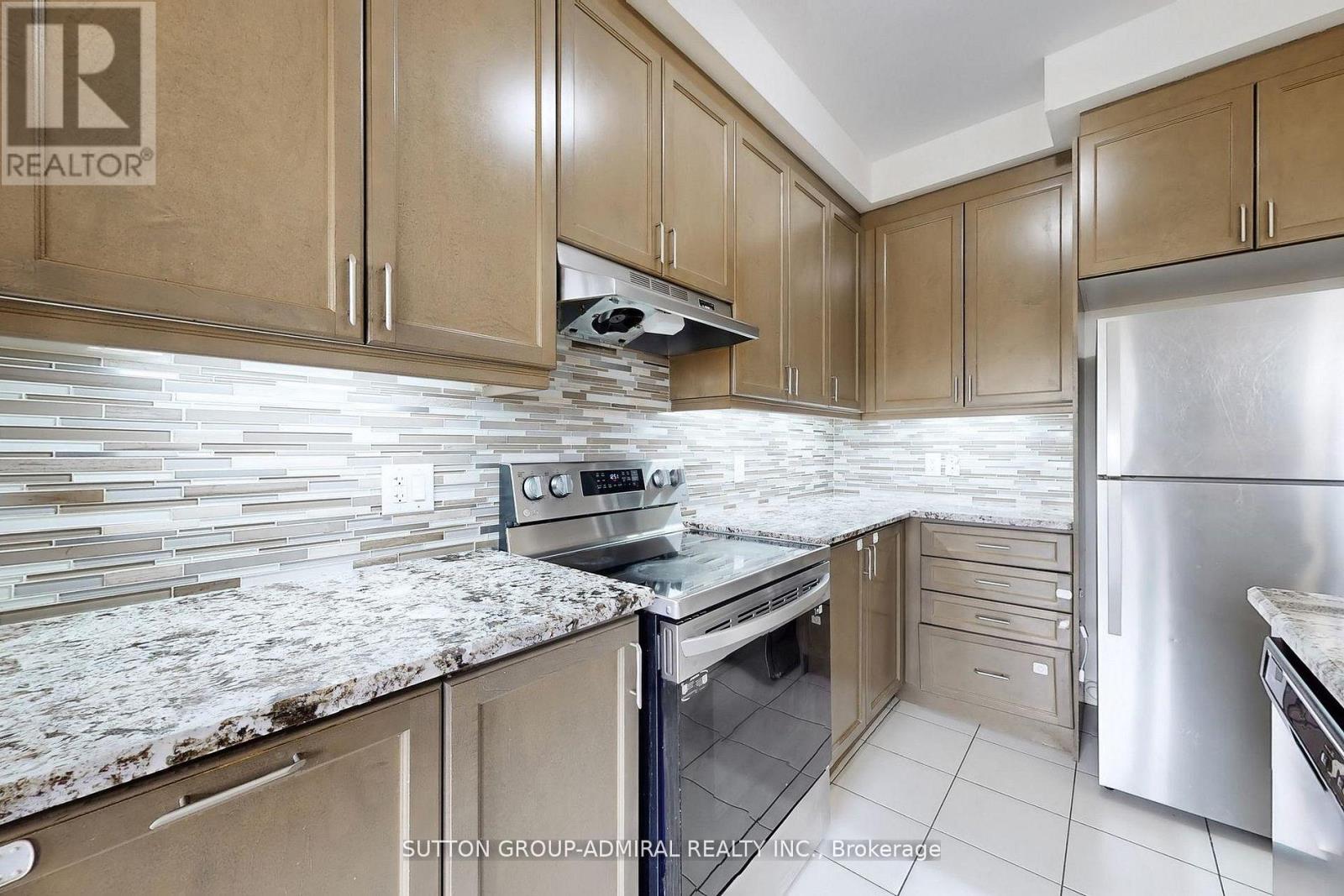 74 Davenfield Circle, Brampton, Ontario  L6P 4M2 - Photo 8 - W12649770