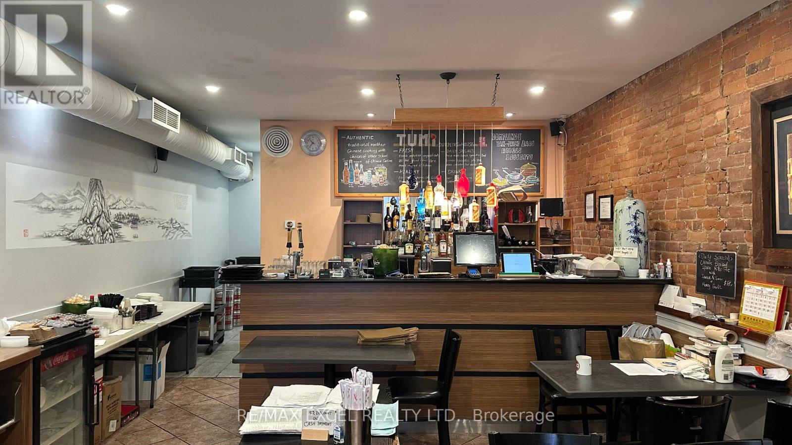 2904 Dundas Street W, Toronto, Ontario  M6P 1Y8 - Photo 4 - W12424852