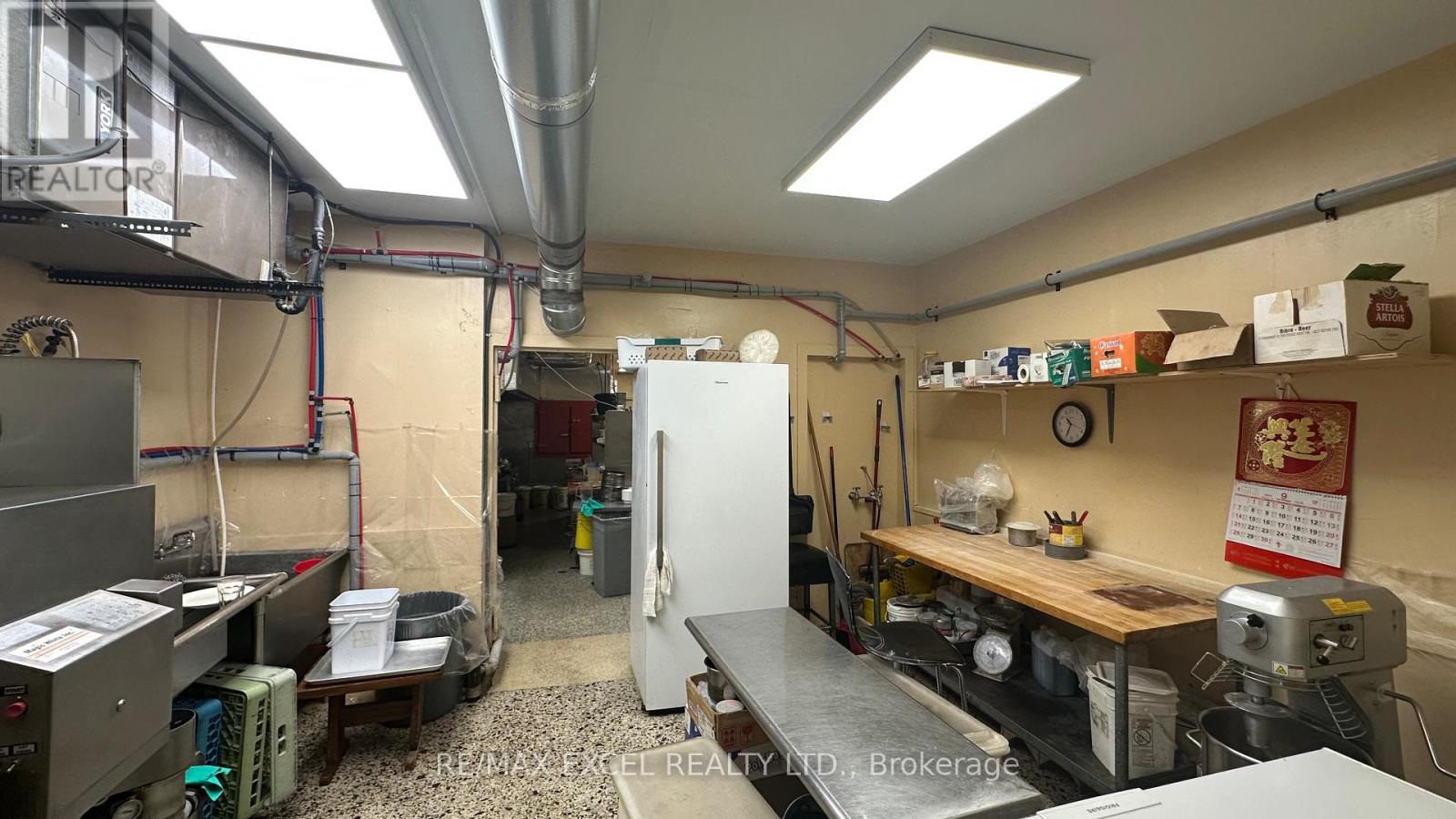 2904 Dundas Street W, Toronto, Ontario  M6P 1Y8 - Photo 11 - W12424852