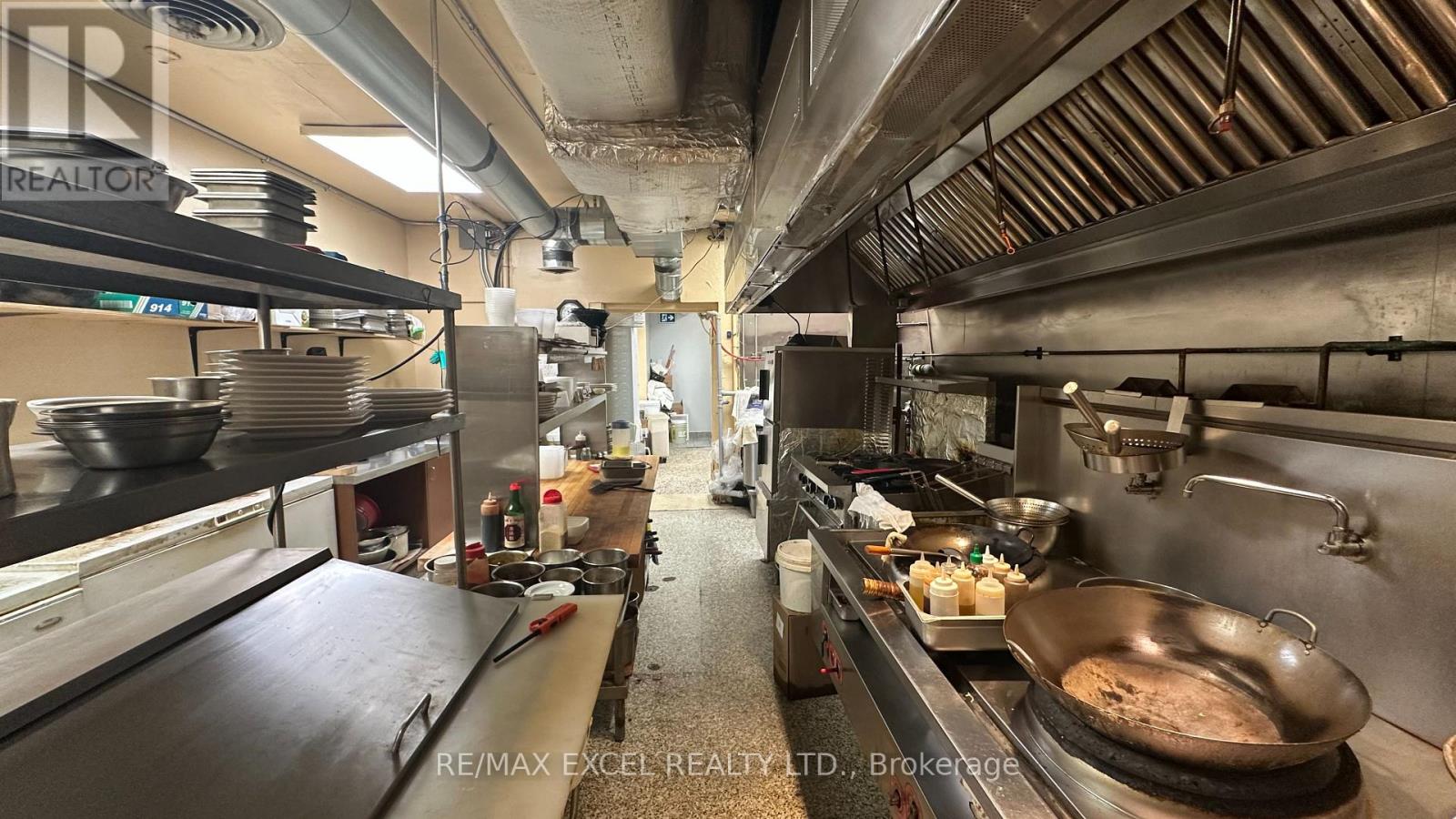 2904 Dundas Street W, Toronto, Ontario  M6P 1Y8 - Photo 10 - W12424852