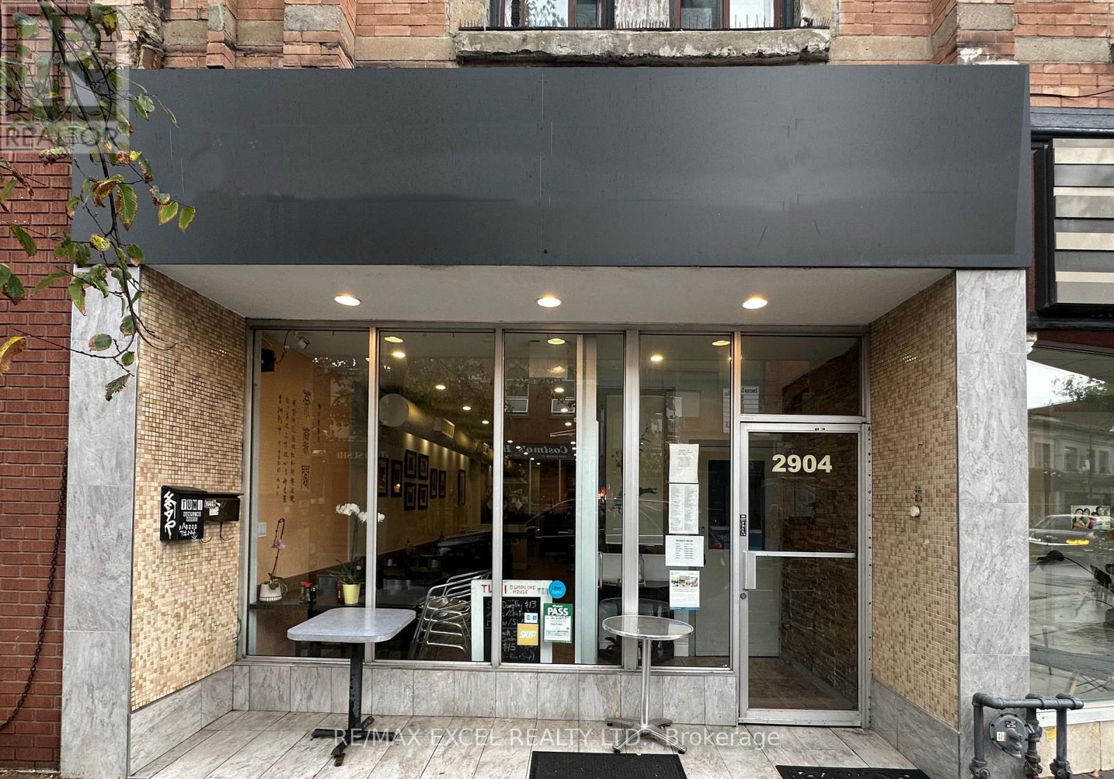 2904 DUNDAS STREET W, Toronto, Ontario