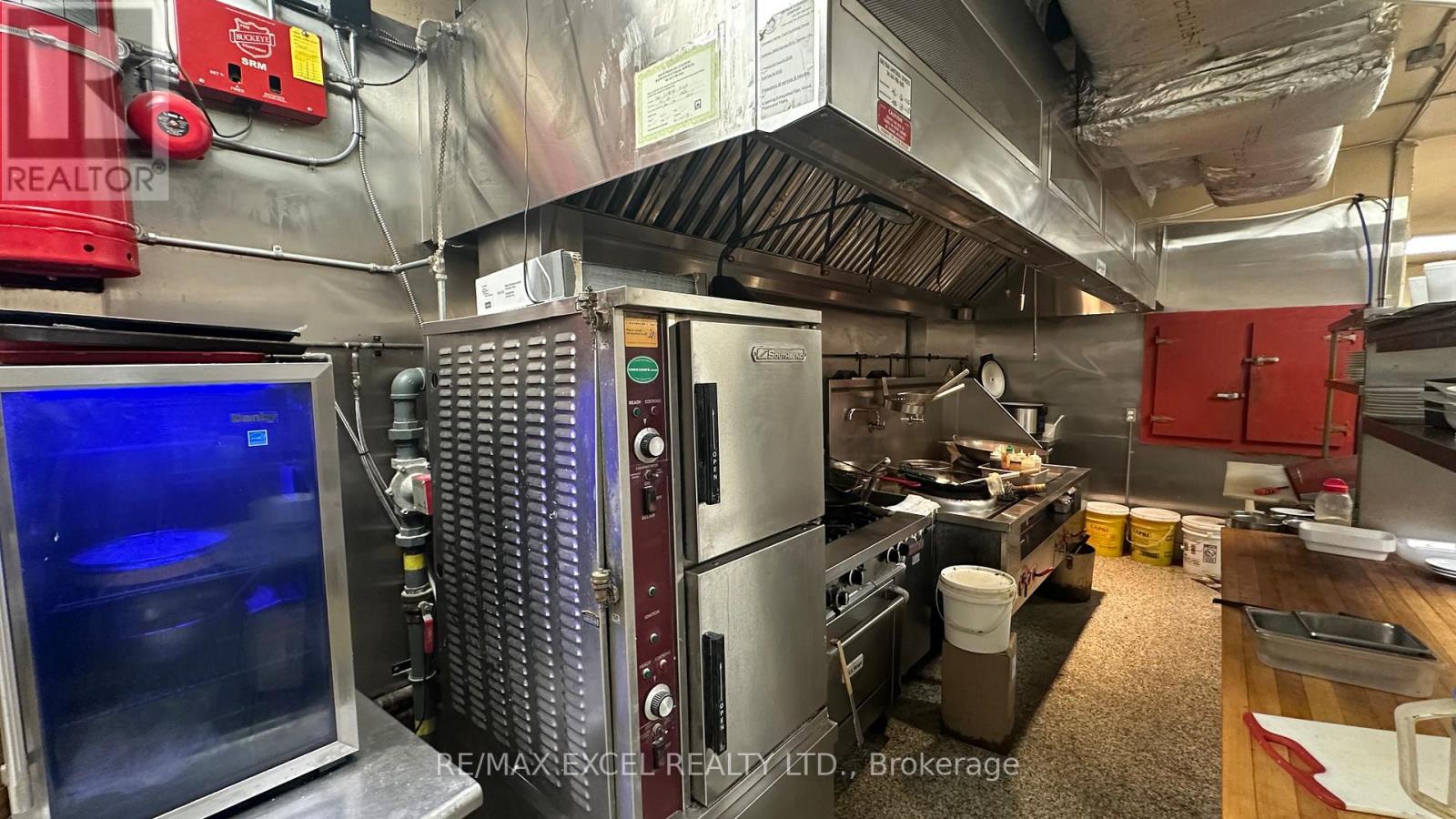 2904 Dundas Street W, Toronto, Ontario  M6P 1Y8 - Photo 8 - W12424852