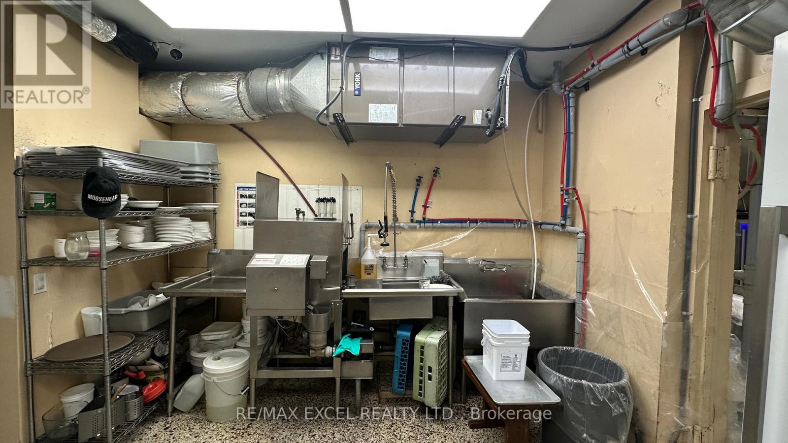 2904 Dundas Street W, Toronto, Ontario  M6P 1Y8 - Photo 12 - W12424852