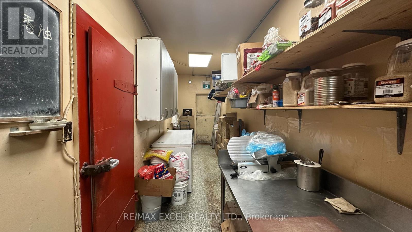 2904 Dundas Street W, Toronto, Ontario  M6P 1Y8 - Photo 13 - W12424852