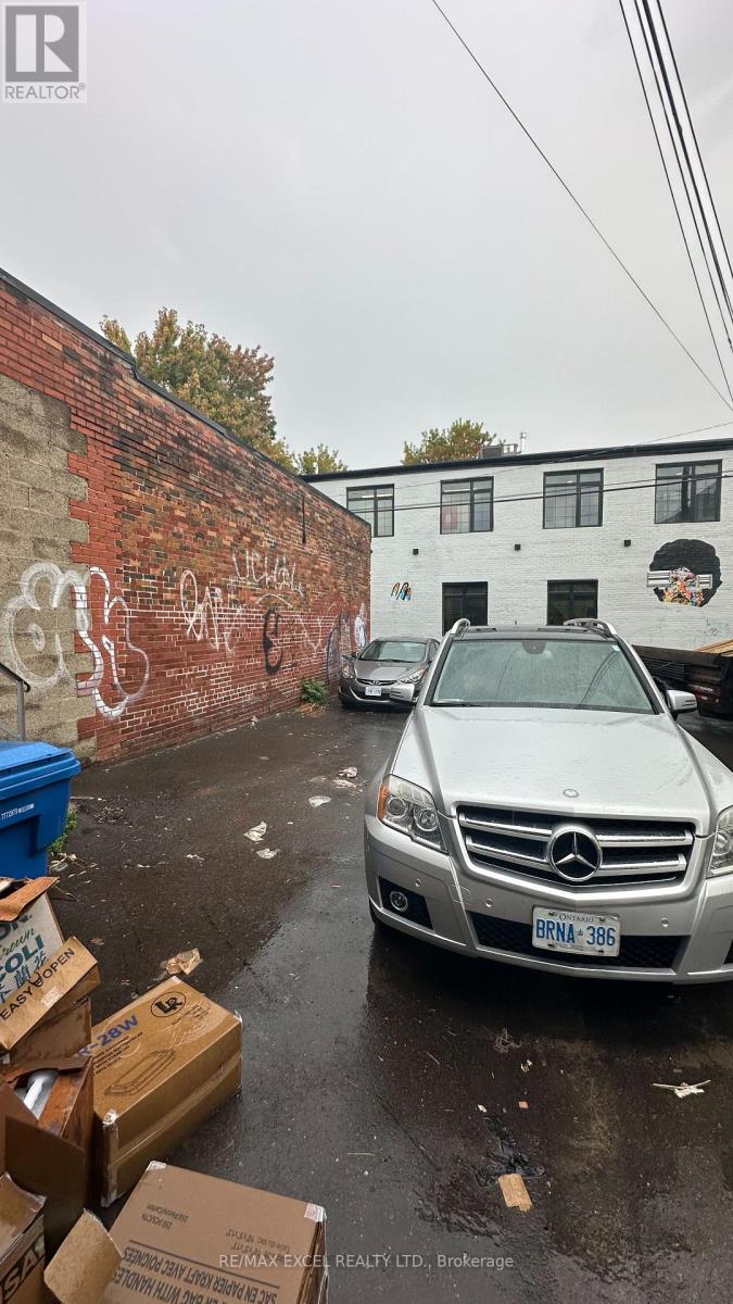 2904 Dundas Street W, Toronto, Ontario  M6P 1Y8 - Photo 14 - W12424852