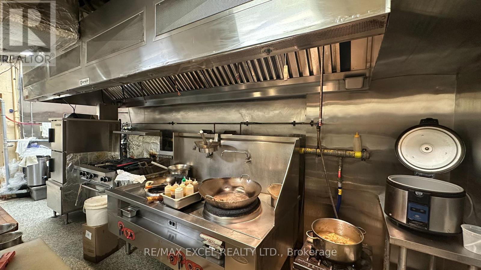 2904 Dundas Street W, Toronto, Ontario  M6P 1Y8 - Photo 9 - W12424852