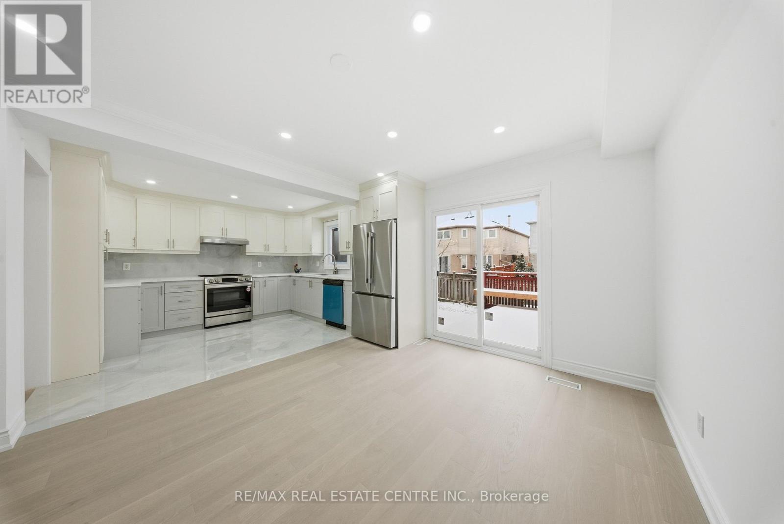 3316 Lady Slipper Court, Mississauga, Ontario  L5N 6A9 - Photo 11 - W12595972