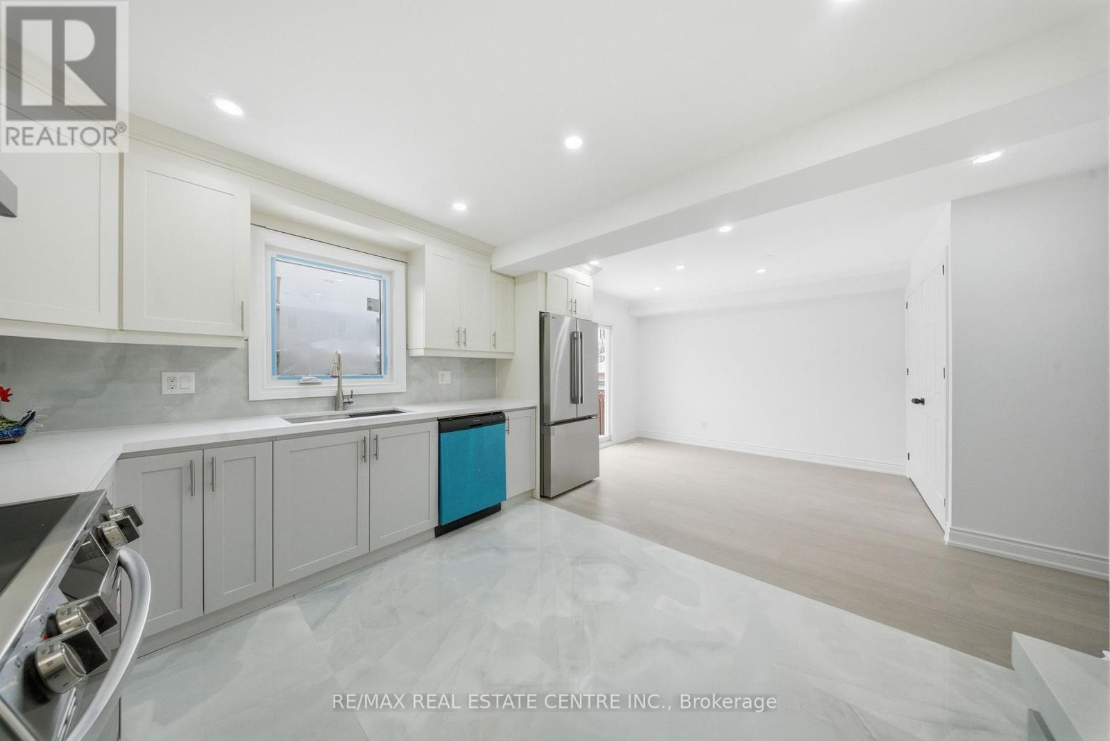 3316 Lady Slipper Court, Mississauga, Ontario  L5N 6A9 - Photo 16 - W12595972