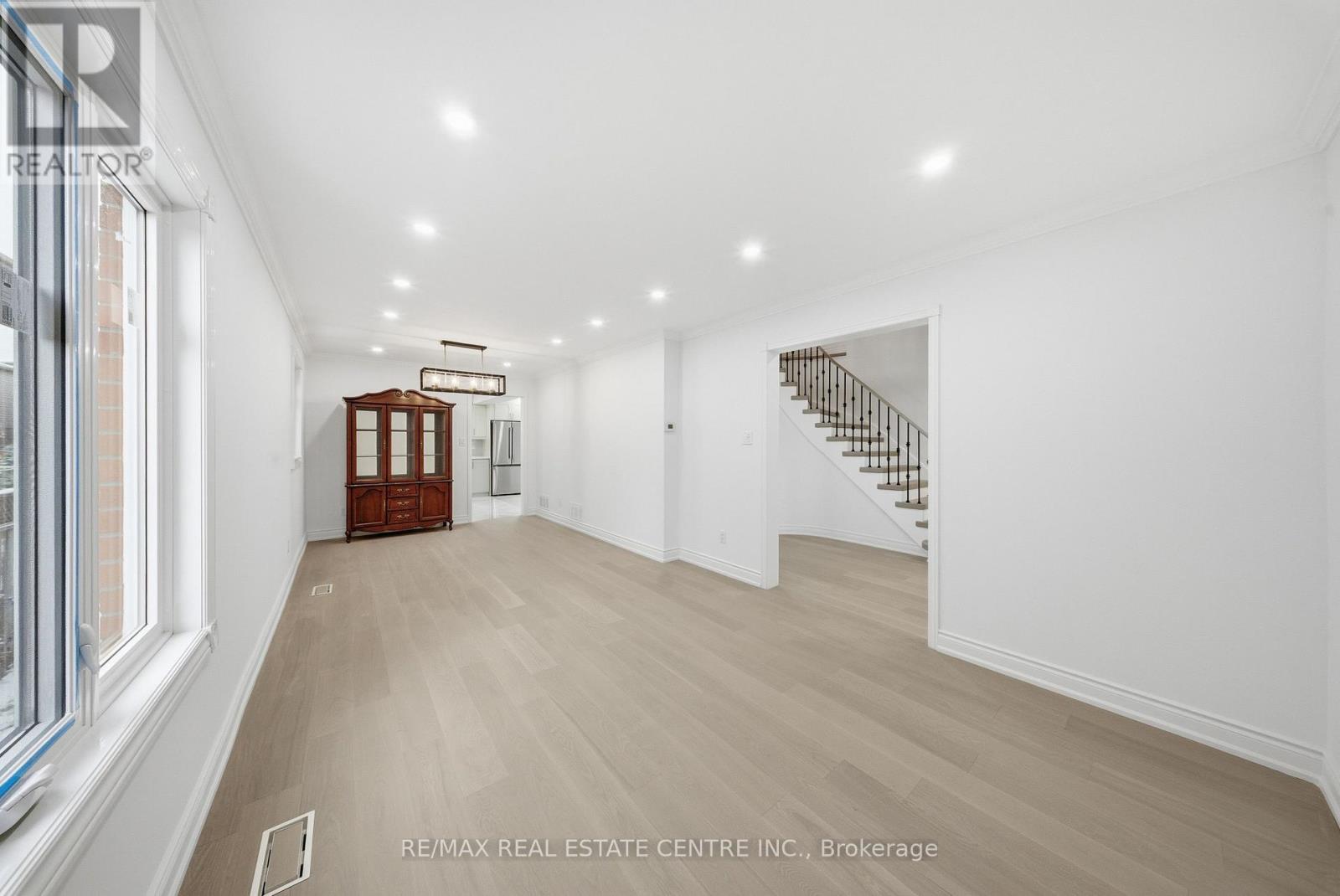 3316 Lady Slipper Court, Mississauga, Ontario  L5N 6A9 - Photo 8 - W12595972