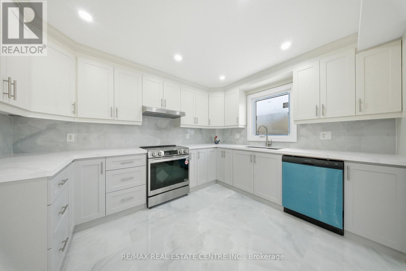 3316 Lady Slipper Court, Mississauga, Ontario  L5N 6A9 - Photo 15 - W12595972