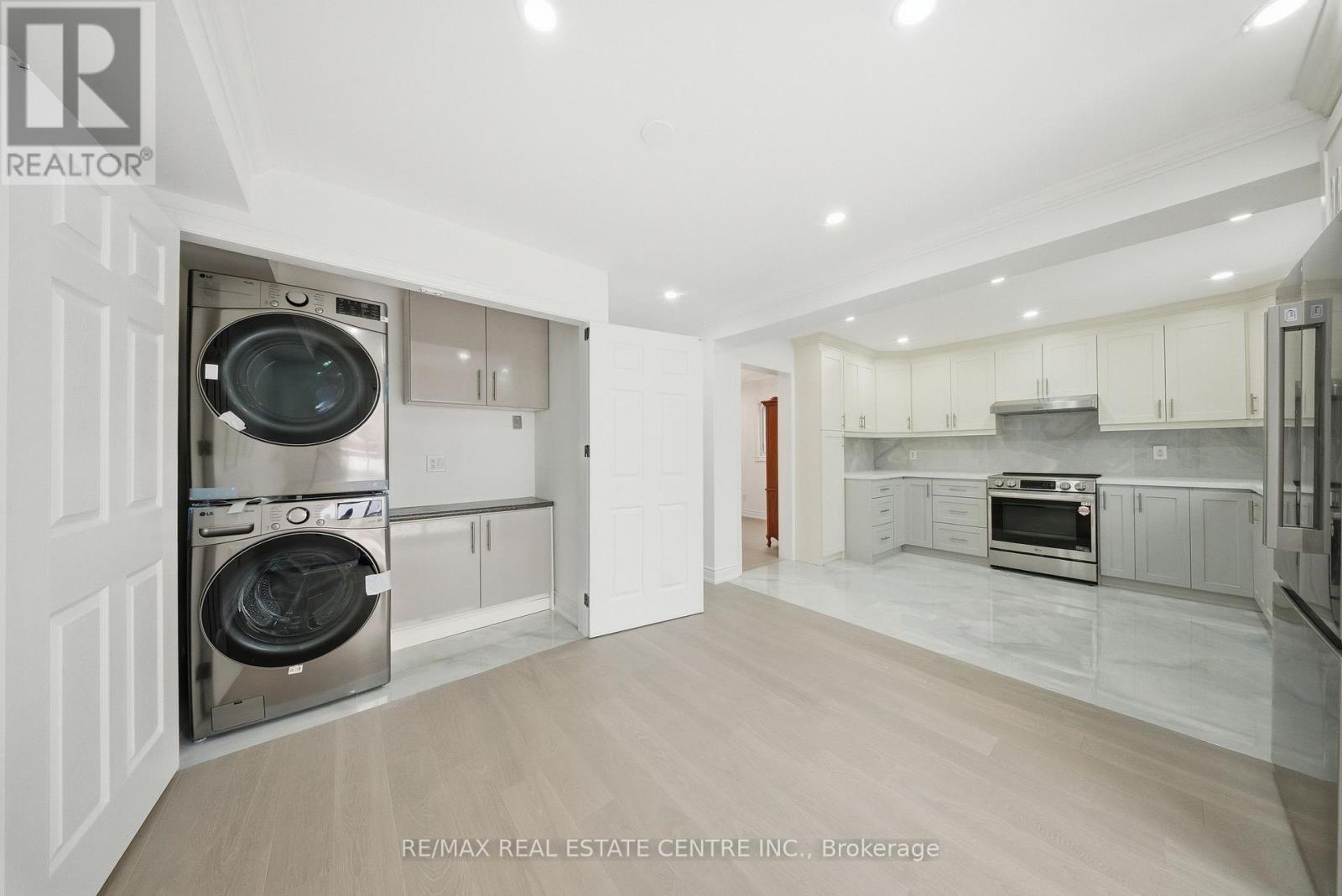 3316 Lady Slipper Court, Mississauga, Ontario  L5N 6A9 - Photo 13 - W12595972