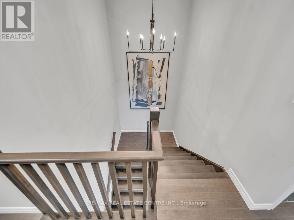 640 Florencedale Crescent, Kitchener, Ontario  N2R 0N4 - Photo 19 - X12445265