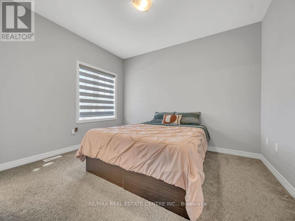 640 Florencedale Crescent, Kitchener, Ontario  N2R 0N4 - Photo 29 - X12445265