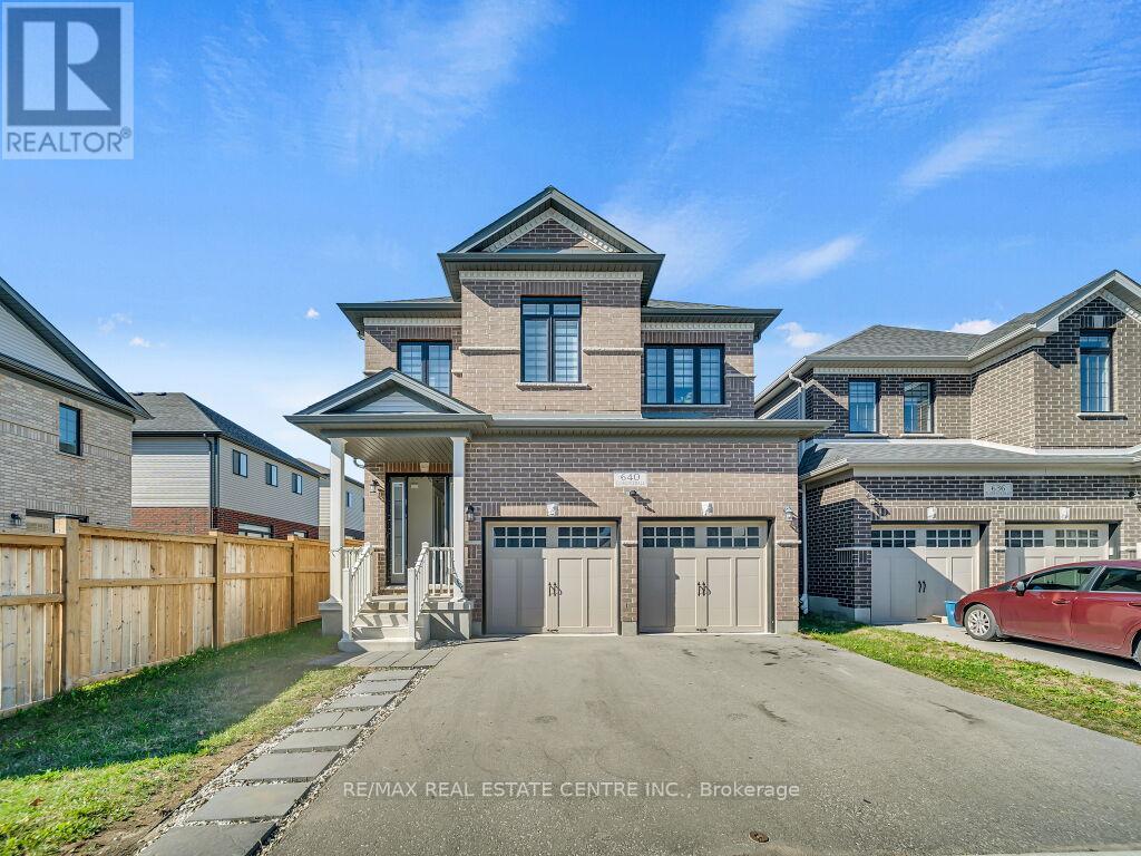 640 Florencedale Crescent, Kitchener, Ontario  N2R 0N4 - Photo 3 - X12445265