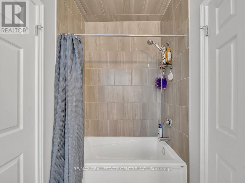 640 Florencedale Crescent, Kitchener, Ontario  N2R 0N4 - Photo 35 - X12445265