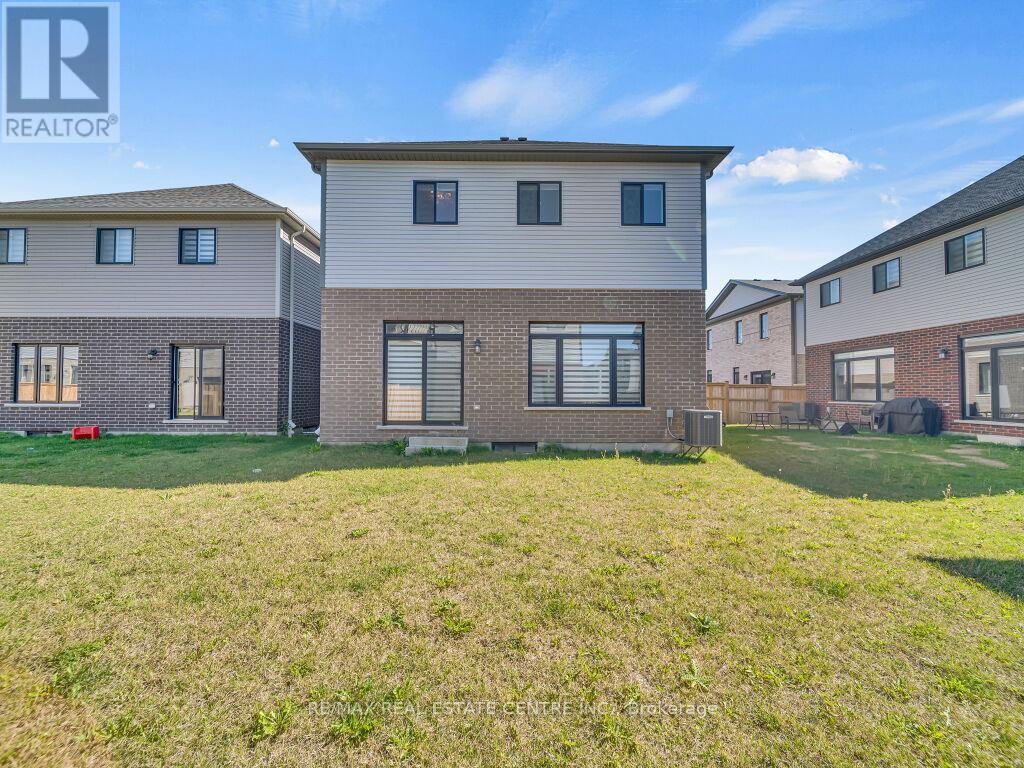 640 Florencedale Crescent, Kitchener, Ontario  N2R 0N4 - Photo 44 - X12445265