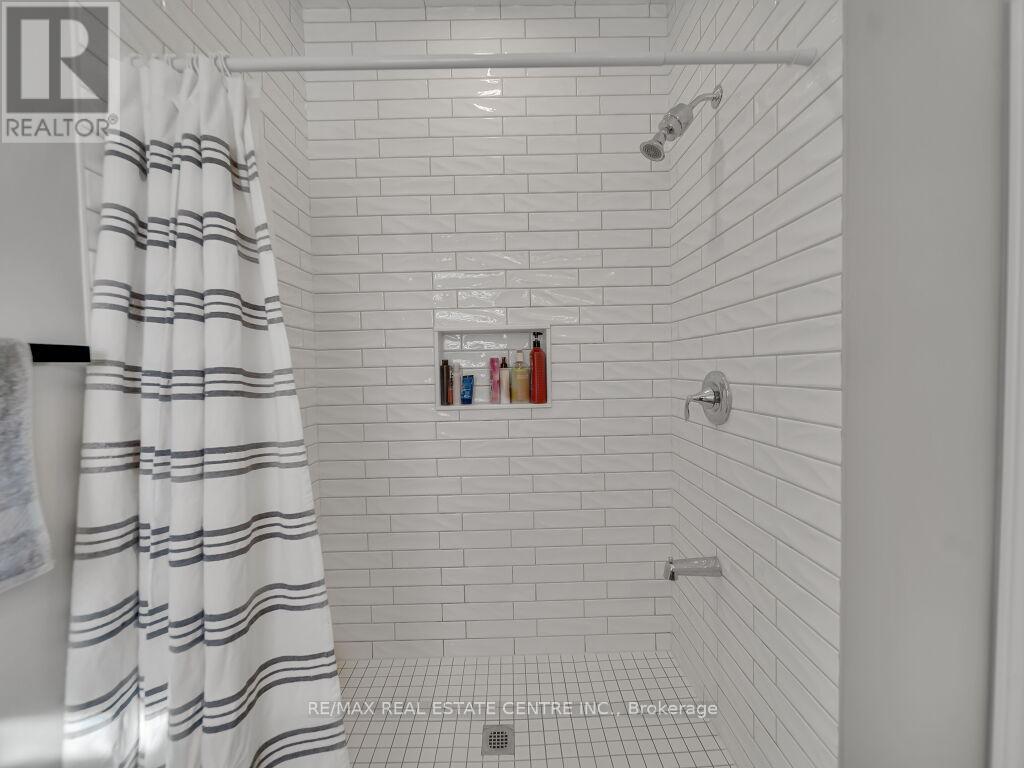 640 Florencedale Crescent, Kitchener, Ontario  N2R 0N4 - Photo 28 - X12445265