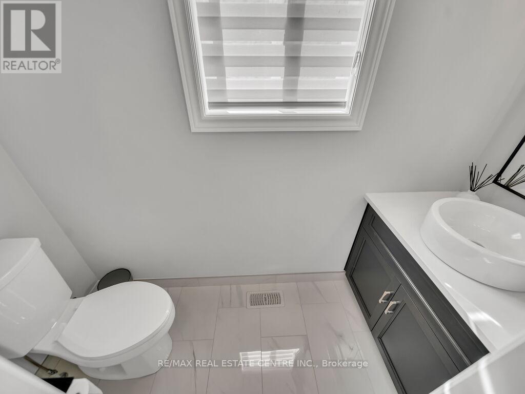 640 Florencedale Crescent, Kitchener, Ontario  N2R 0N4 - Photo 18 - X12445265