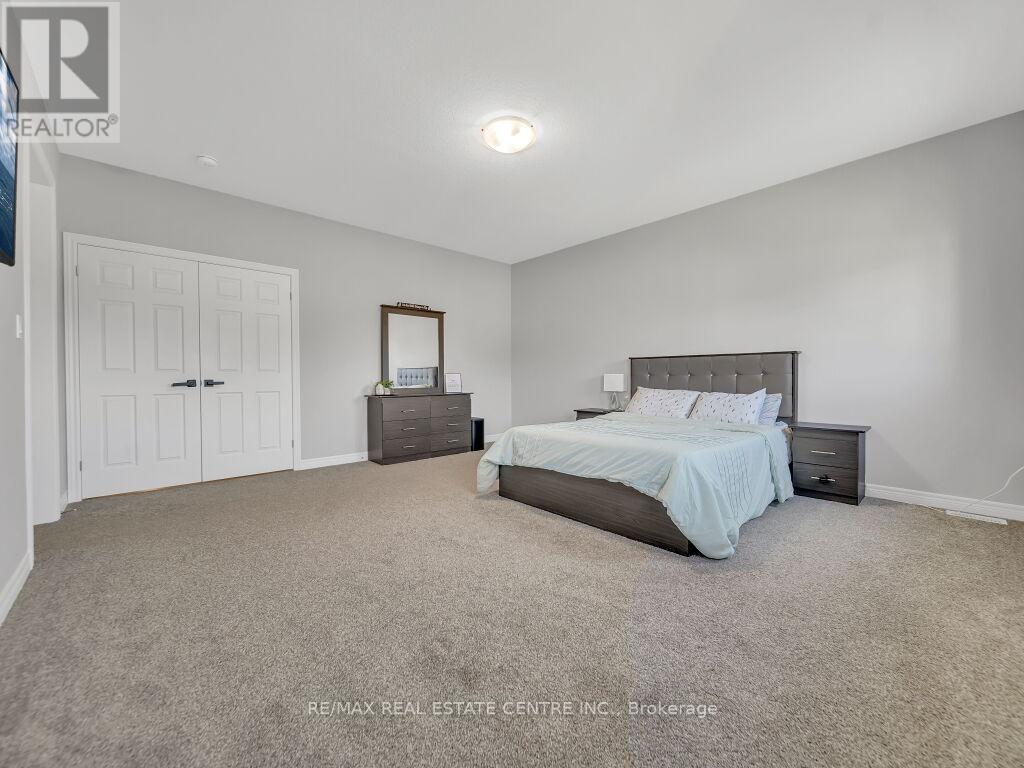 640 Florencedale Crescent, Kitchener, Ontario  N2R 0N4 - Photo 21 - X12445265