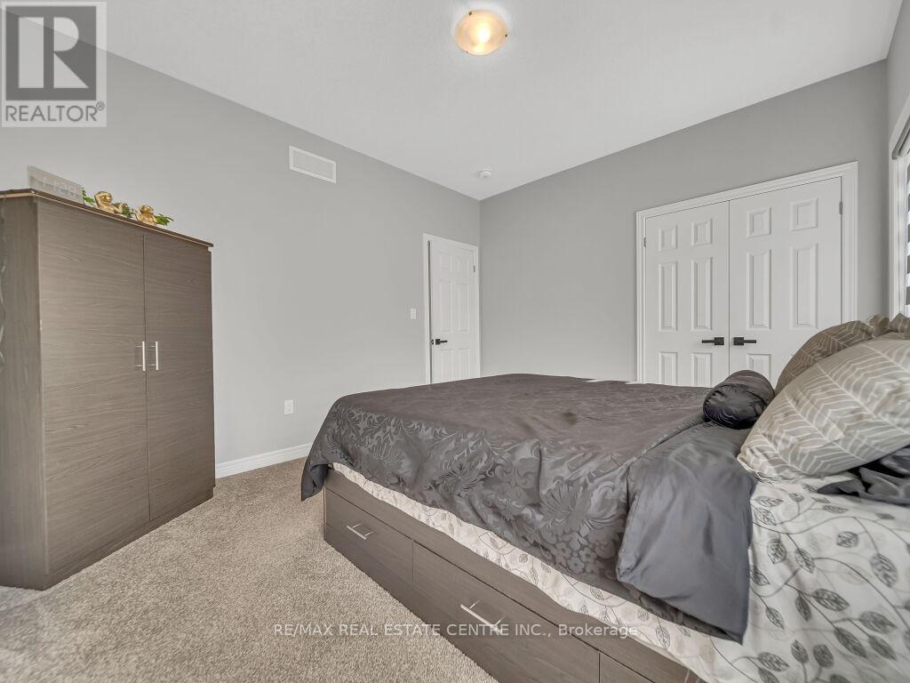 640 Florencedale Crescent, Kitchener, Ontario  N2R 0N4 - Photo 26 - X12445265