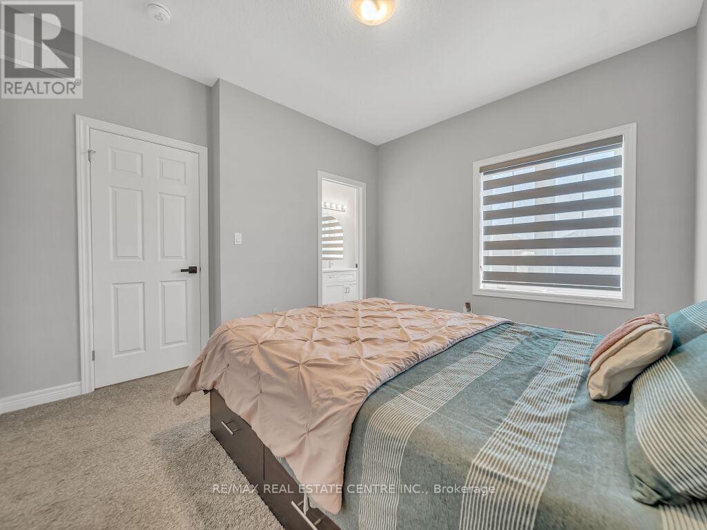 640 Florencedale Crescent, Kitchener, Ontario  N2R 0N4 - Photo 30 - X12445265