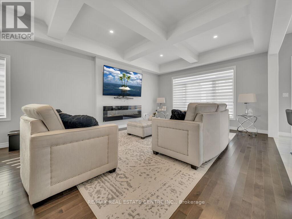 640 Florencedale Crescent, Kitchener, Ontario  N2R 0N4 - Photo 7 - X12445265