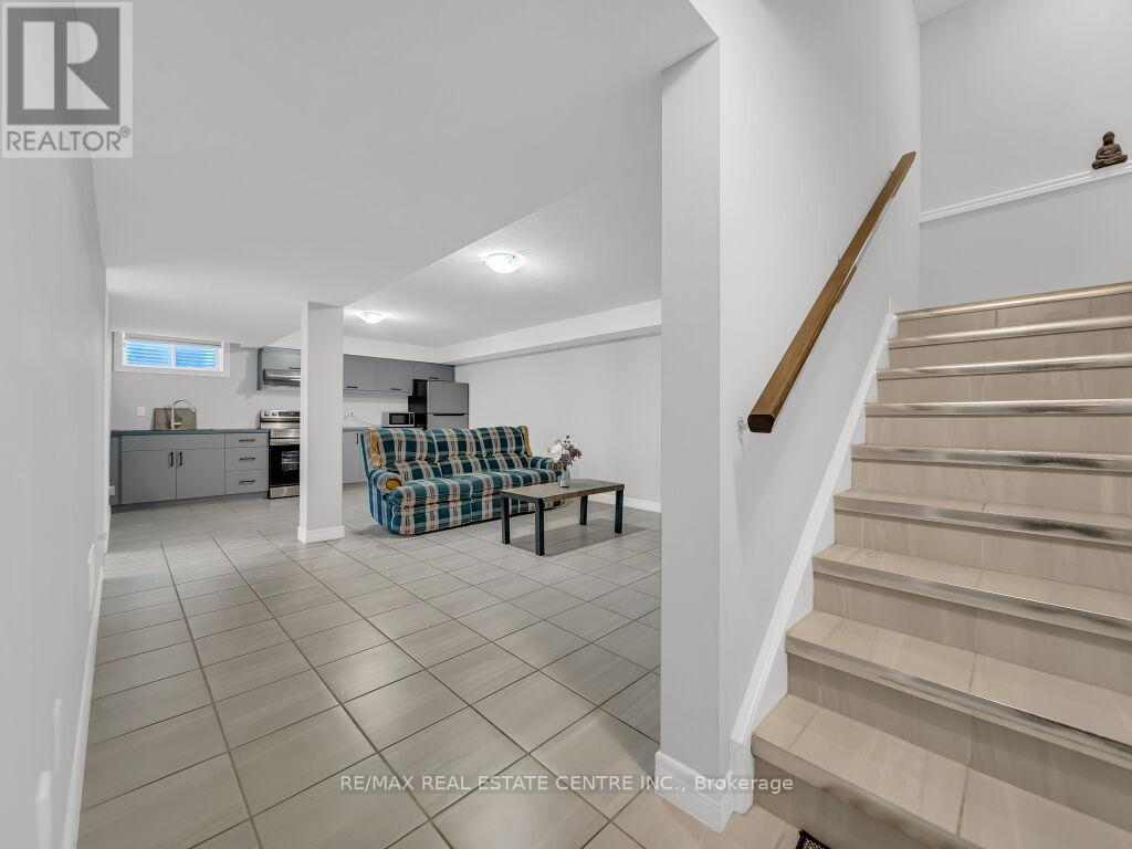 640 Florencedale Crescent, Kitchener, Ontario  N2R 0N4 - Photo 36 - X12445265